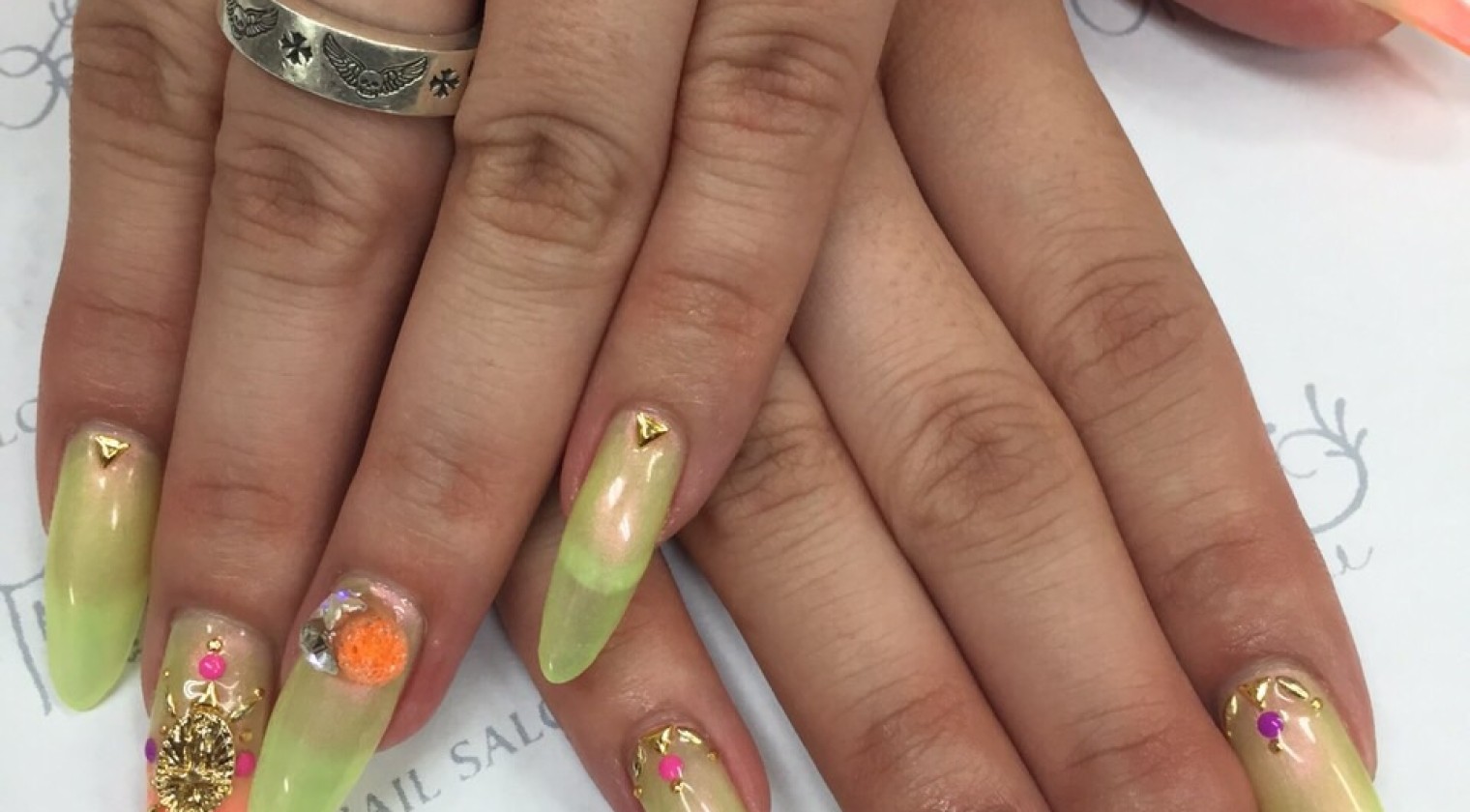 11  ネオンスカルプ