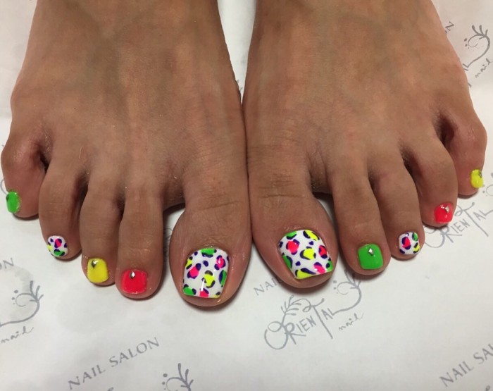 132  ネオンヒョウ柄