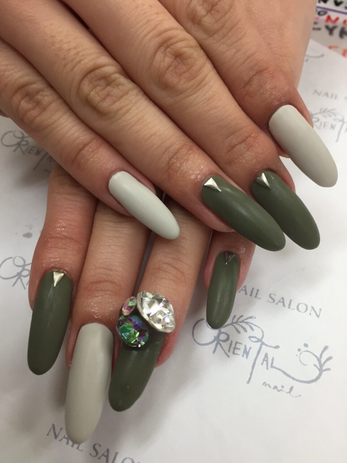 169  マットカーキ